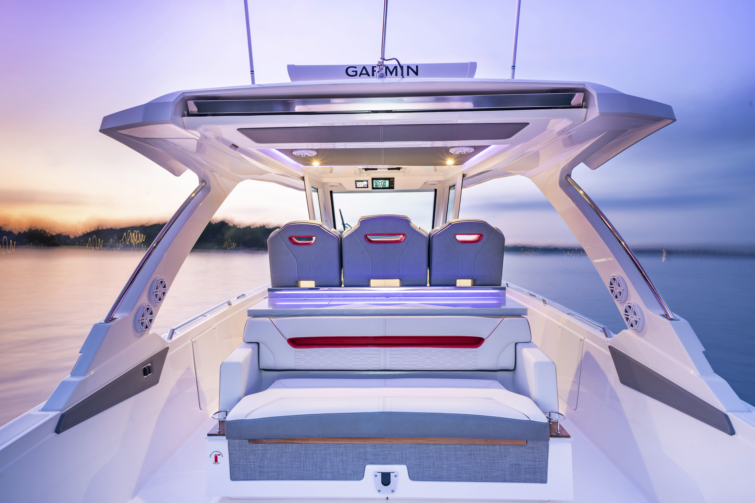 Tiara 34